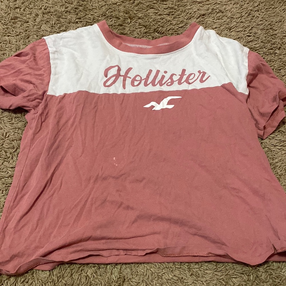 Hollister pink and white t-shirt